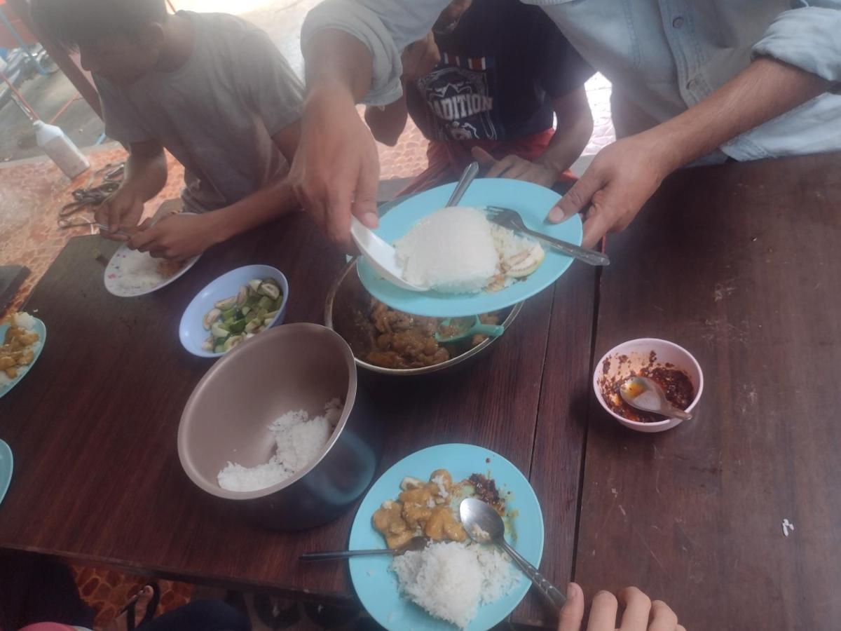Mae Sot Commune Exterior foto