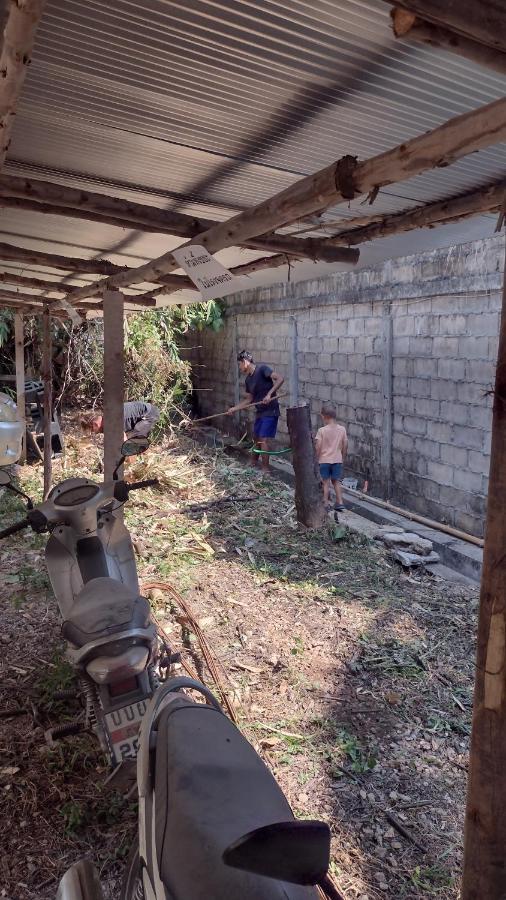 Mae Sot Commune Exterior foto