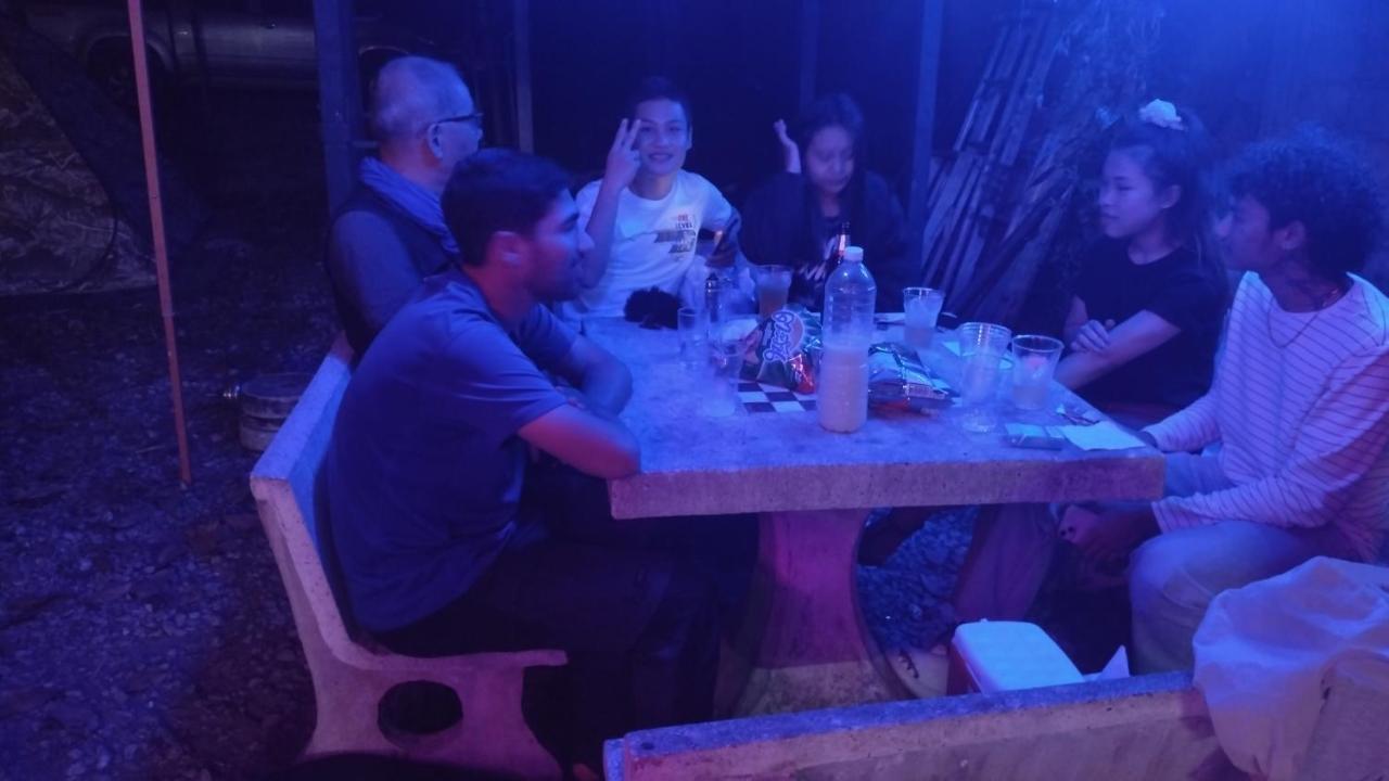 Mae Sot Commune Exterior foto
